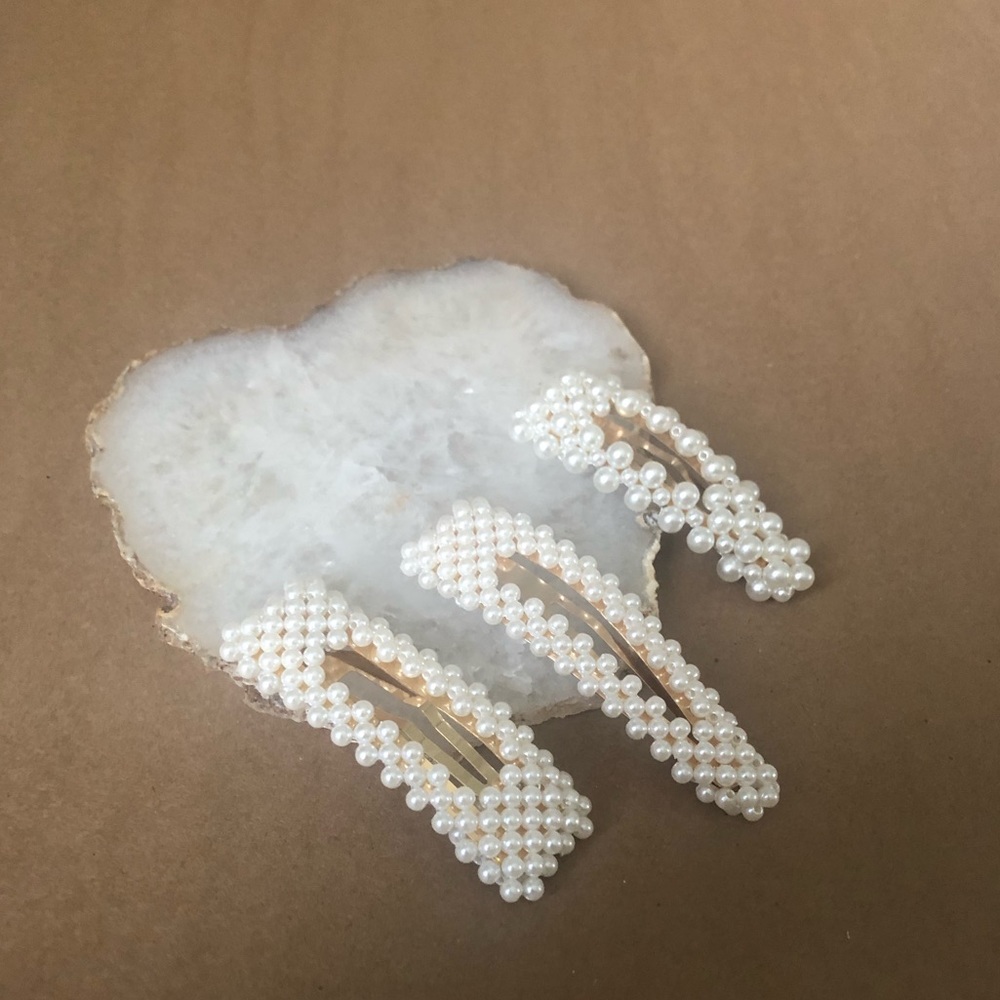 Oversized snap gold Pearl hair clips mismatched - Picture 2 of 5